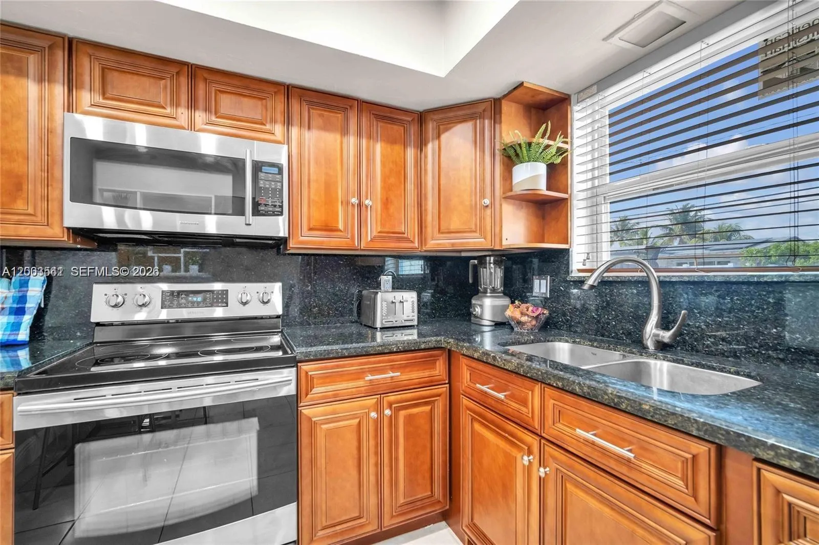 2825 SW 5th St, Fort Lauderdale FL 33312