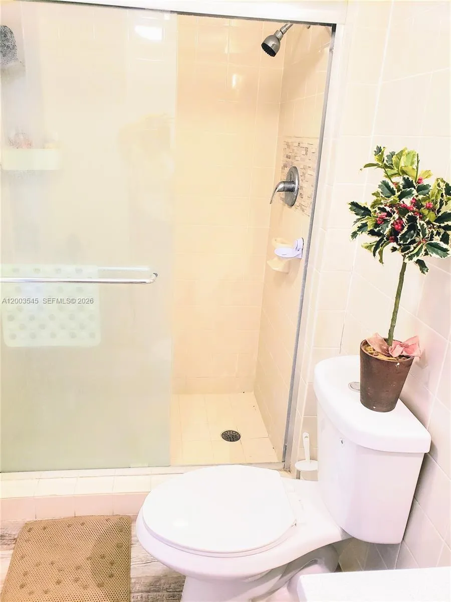 3101 N Country Club Dr # 101, Aventura FL 33180