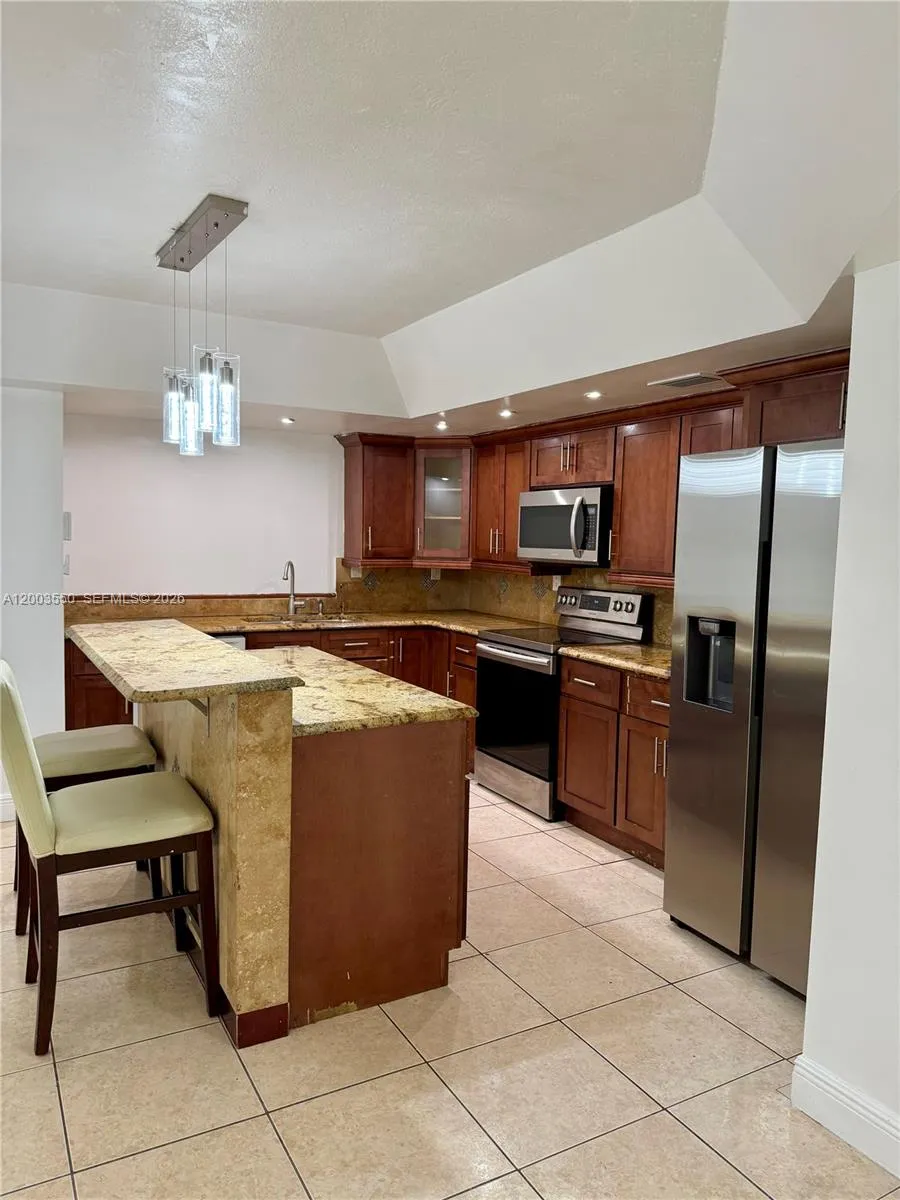 6407 NW 199th Ln, Hialeah FL 33015