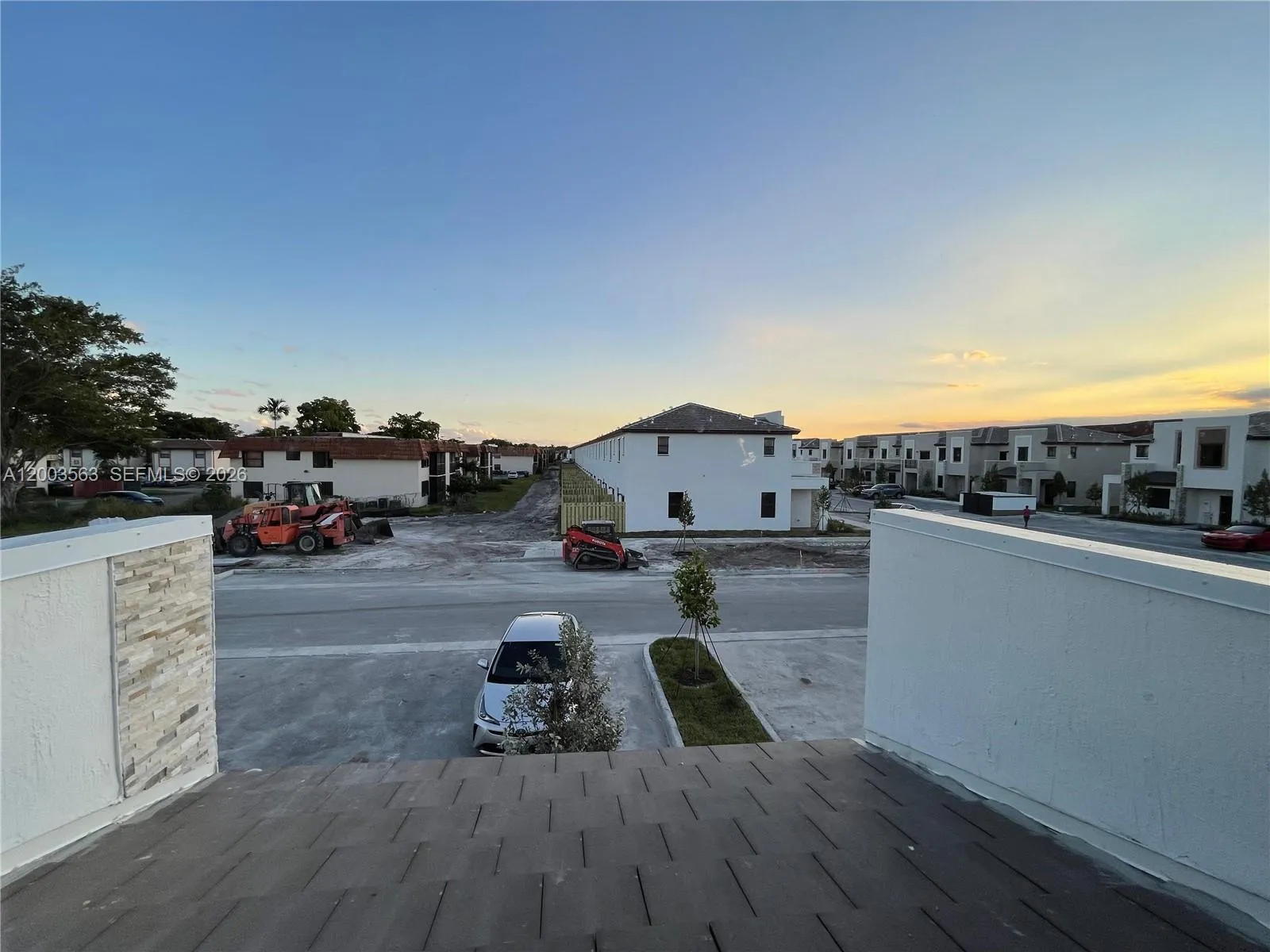 813 NE 211th St, Miami FL 33179