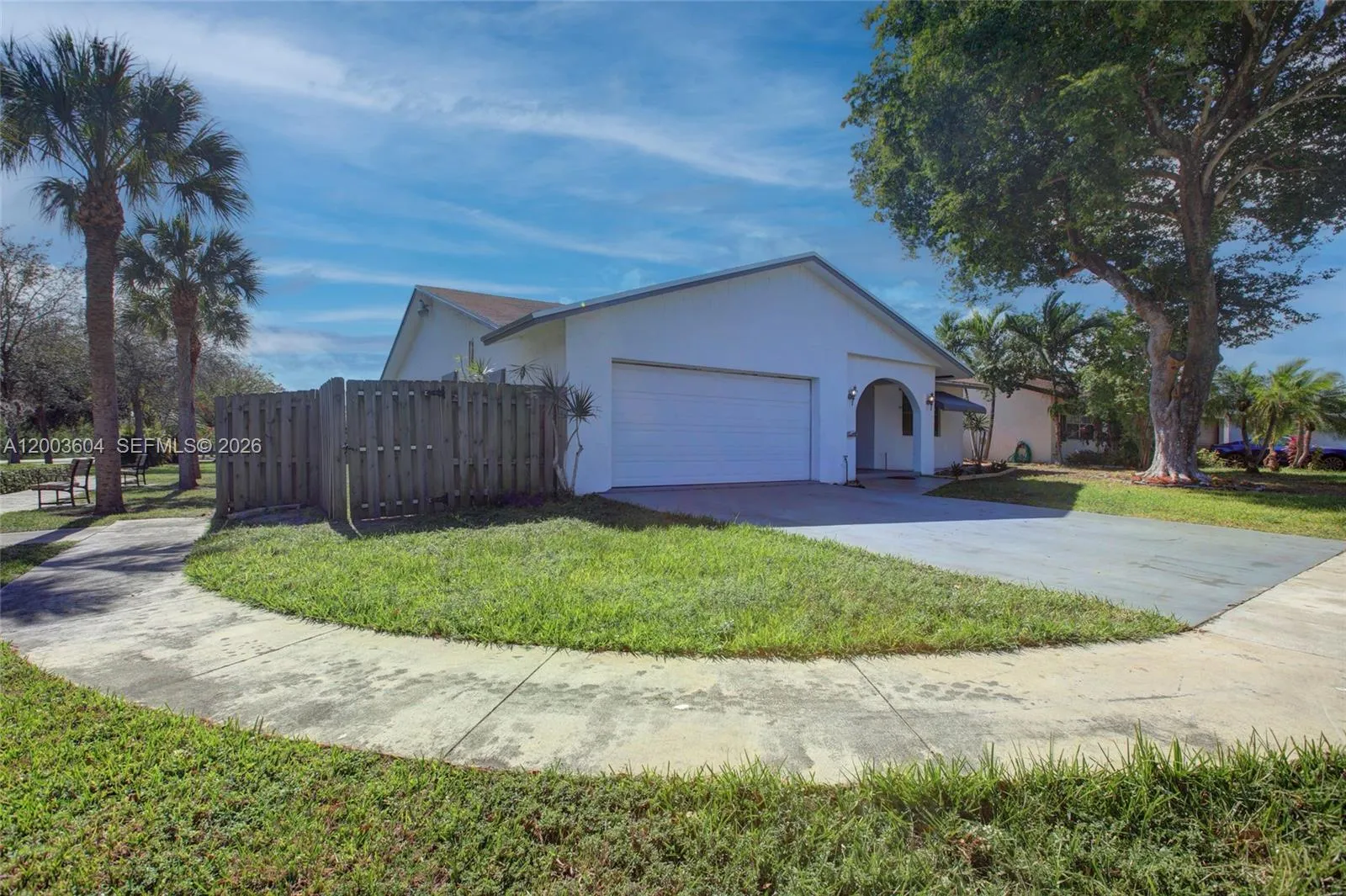 418 SE 4th St, Dania Beach FL 33004