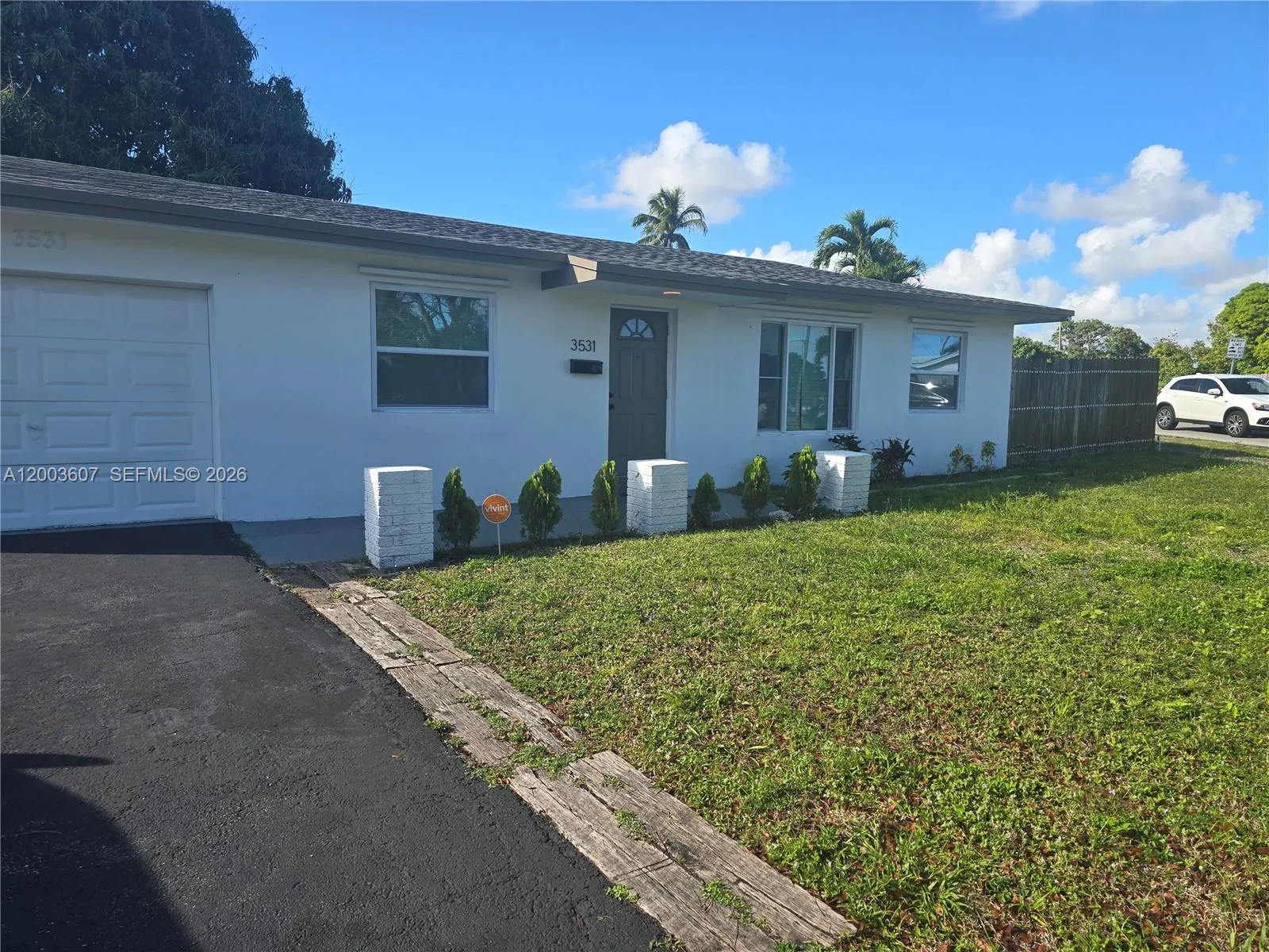 3531 NW 26th St, Lauderdale Lakes FL 33311