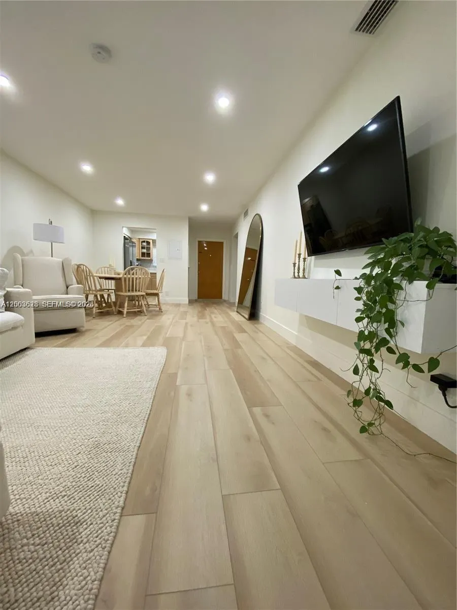 1200 Tallwood Ave # 302, Hollywood FL 33021