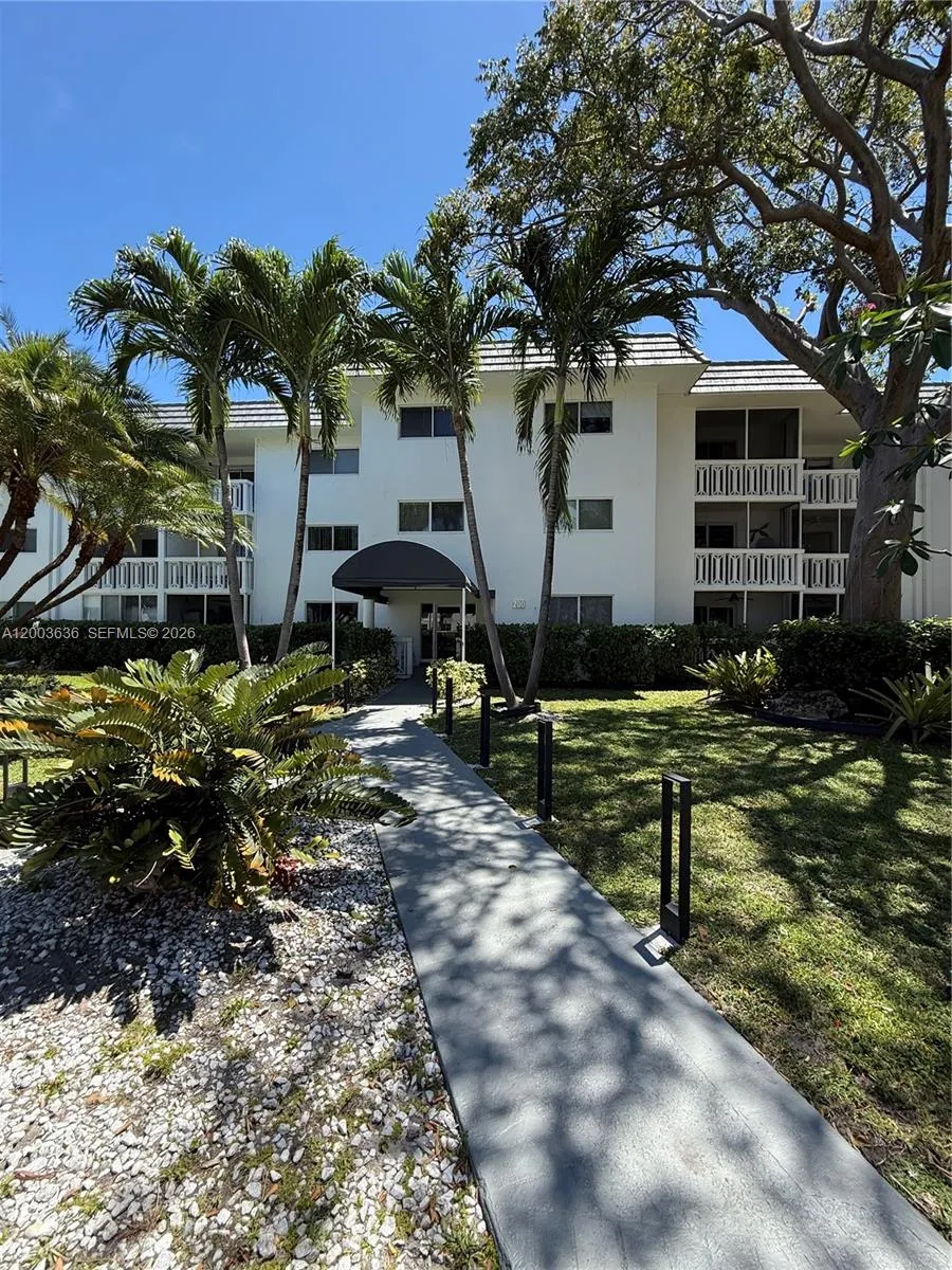 200 Galen Dr # 111, Key Biscayne FL 33149