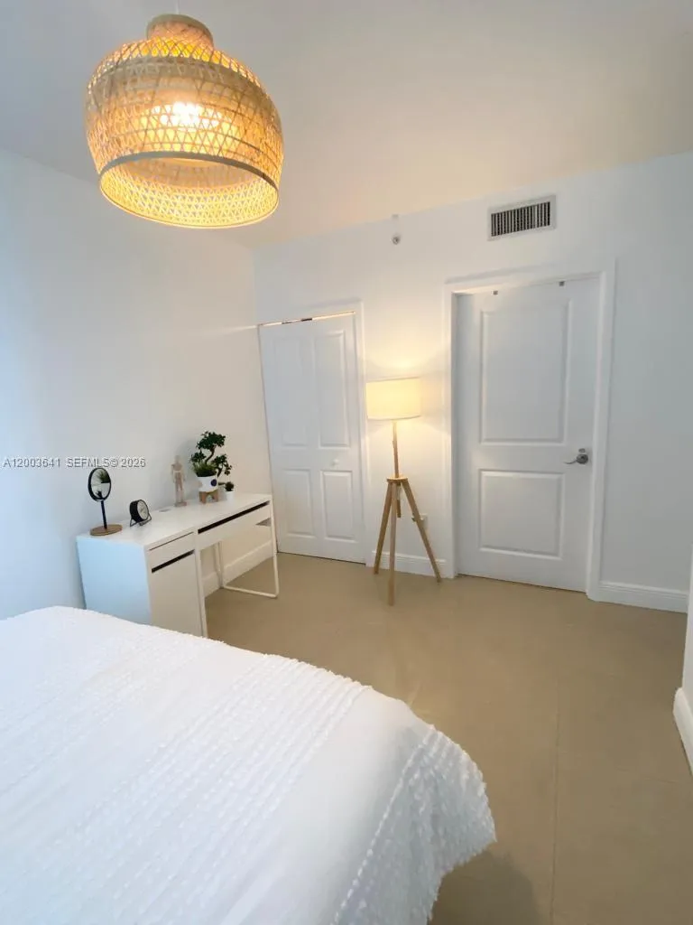 170 SE 14th St # 1504, Miami FL 33131