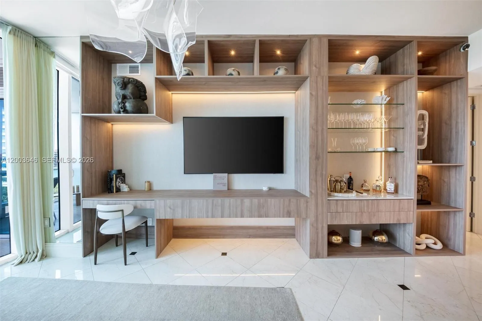 100 S Pointe Dr # 702, Miami Beach FL 33139