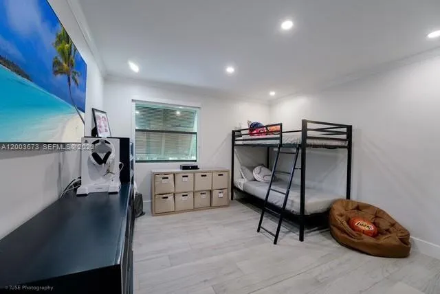 1231 E Golfview Dr, Pembroke Pines FL 33026