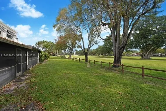 1231 E Golfview Dr, Pembroke Pines FL 33026