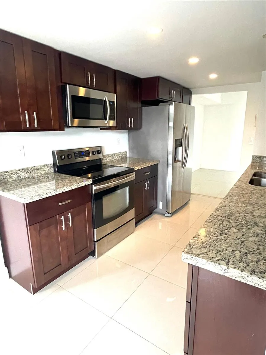 2000 Towerside Ter # 407, Miami FL 33138