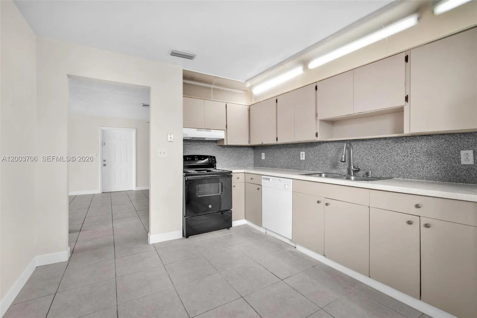 2125 Mckinley St, Hollywood FL 33020