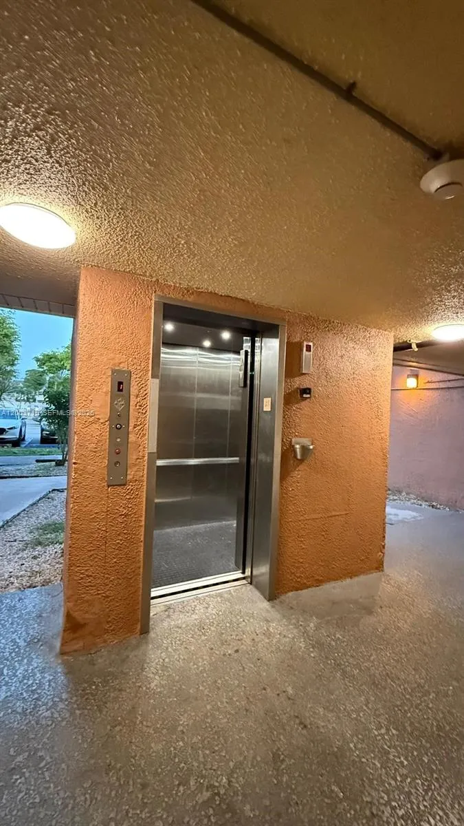 17530 NW 68th Ave # C3008, Hialeah FL 33015