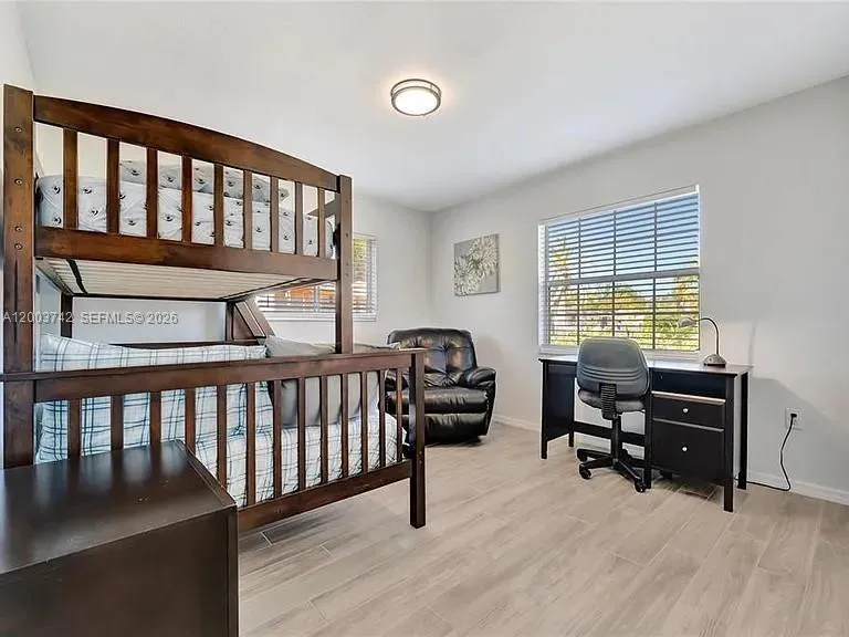 2916 Woodcrest Dr, Sarasota FL 34239