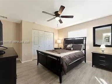 2916 Woodcrest Dr, Sarasota FL 34239