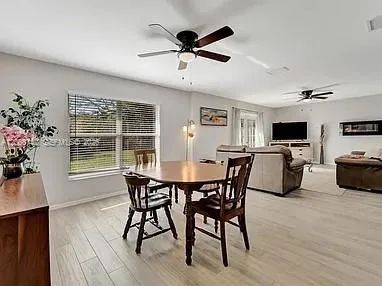 2916 Woodcrest Dr, Sarasota FL 34239