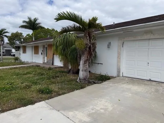 105 NE 17th St, Homestead FL 33030