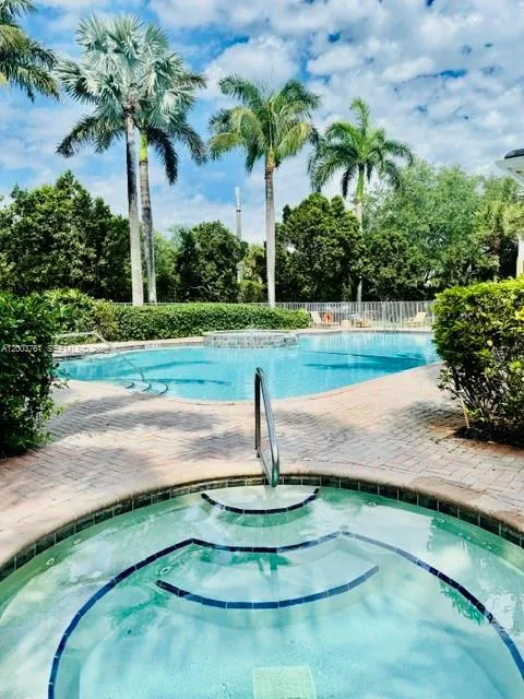 556 NW 39th Cir, Boca Raton FL 33431