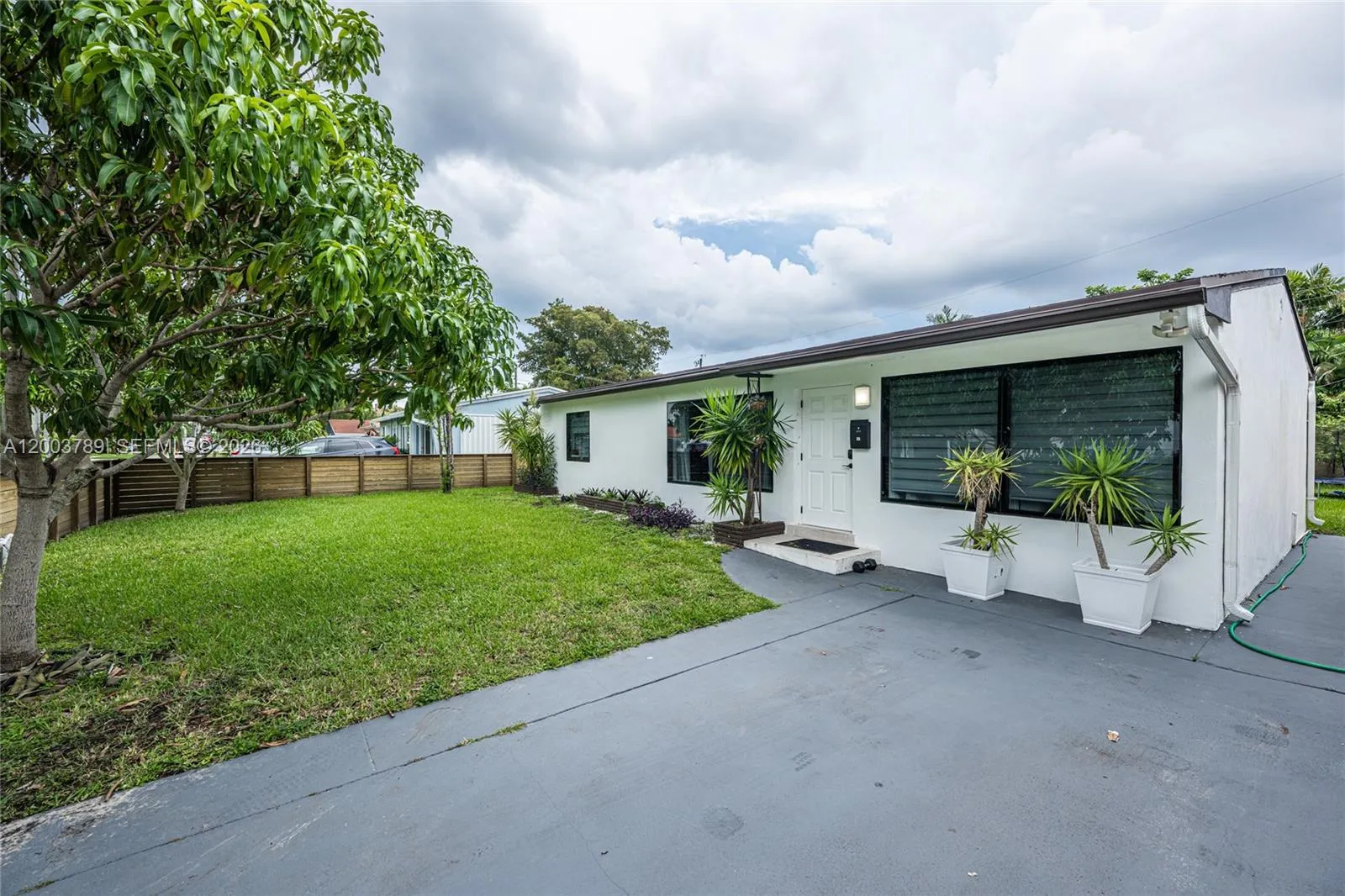 906 NE 6th St # 0, Hallandale Beach FL 33009