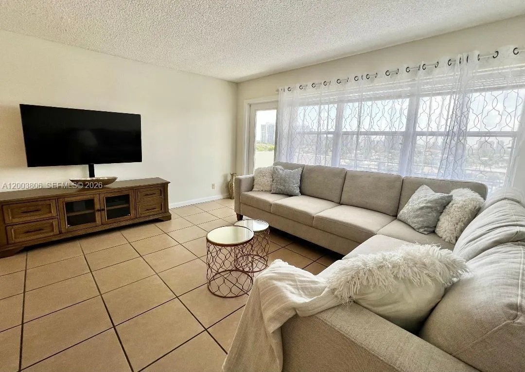 401 Golden Isles Dr # 1011, Hallandale Beach FL 33009