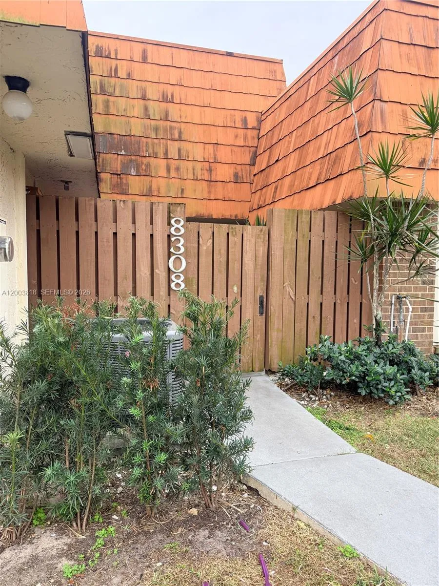 8308 N Coral Cir, North Lauderdale FL 33068