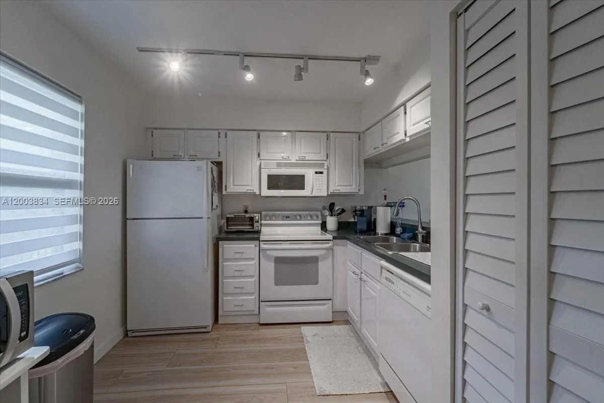 10501 W Broward Blvd # 409, Plantation FL 33324