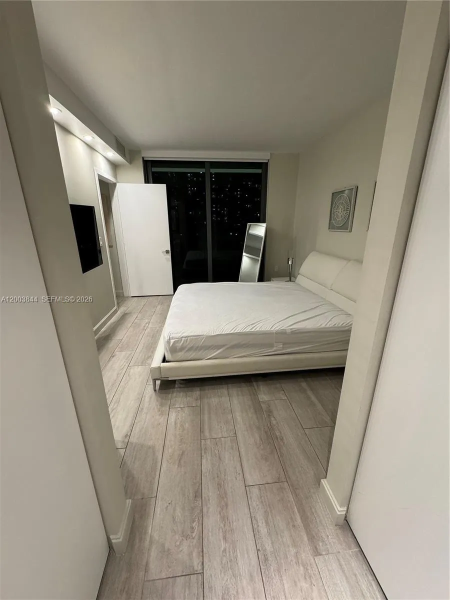 55 SW 9th St # 1204, Miami FL 33130