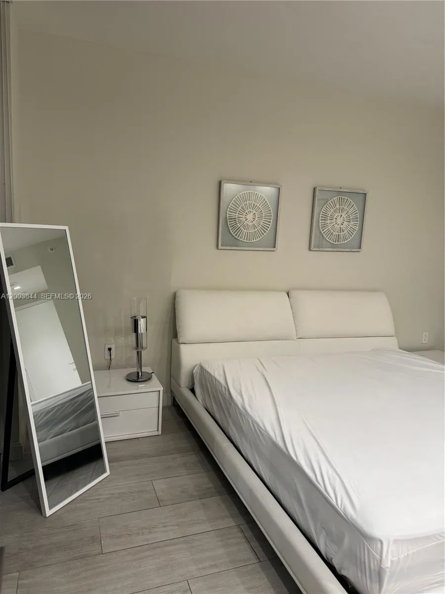 55 SW 9th St # 1204, Miami FL 33130