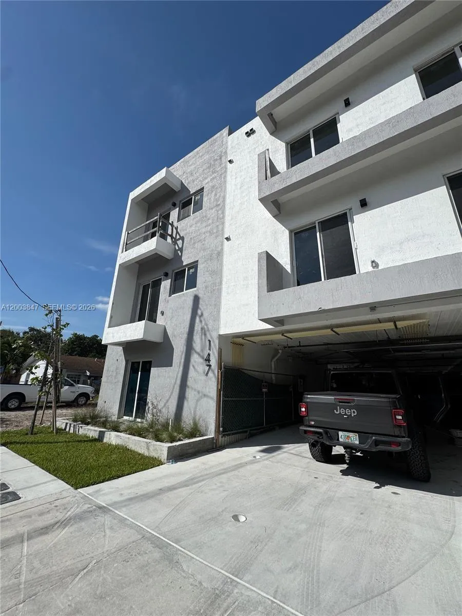 147 NW 59th St # 306, Miami FL 33127