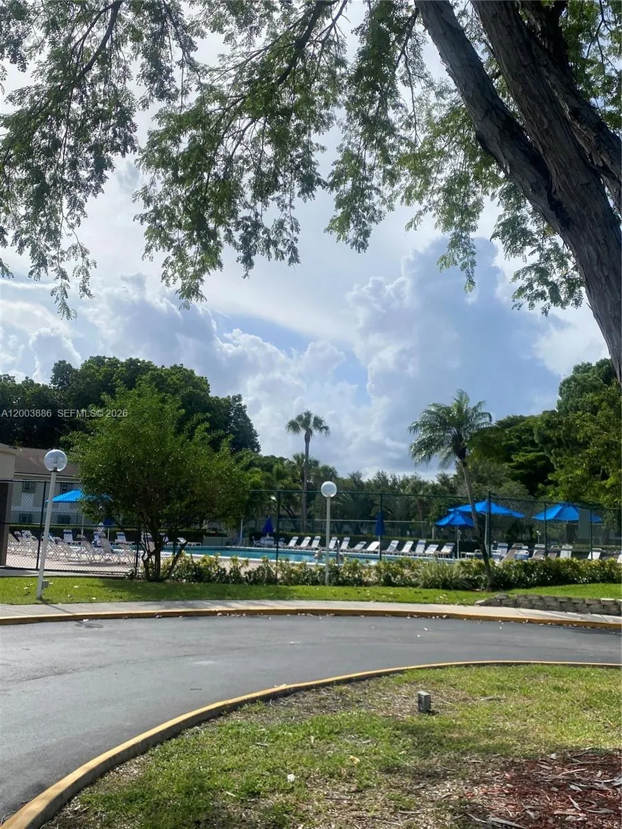 514 Gardens Dr # 101, Pompano Beach FL 33069