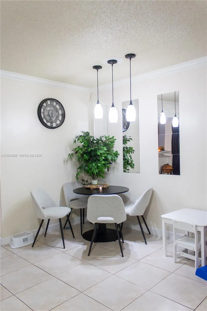 7645 NW 38th Ct, Sunrise FL 33351