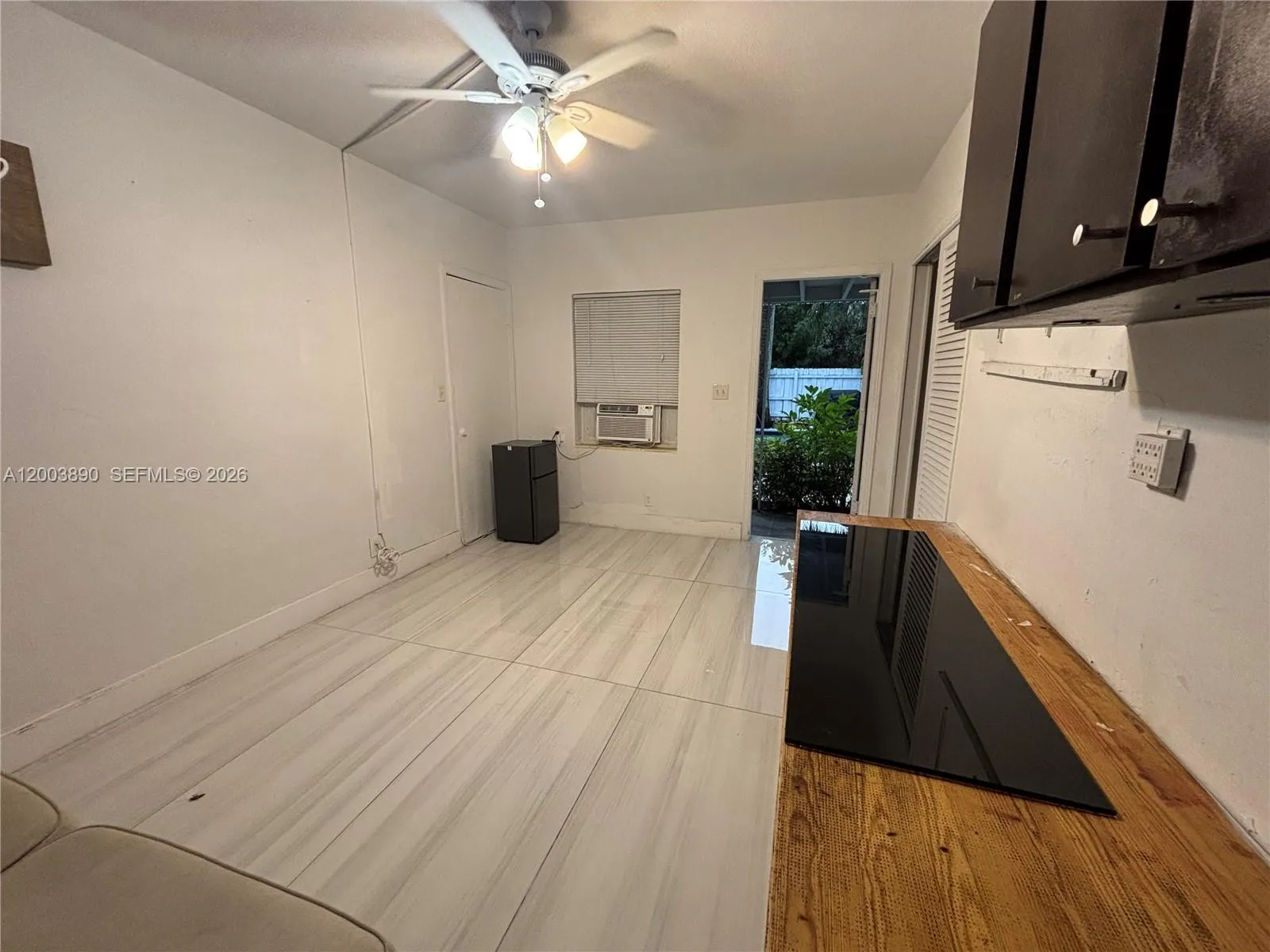 250 SE Park St # 3, Dania Beach FL 33004