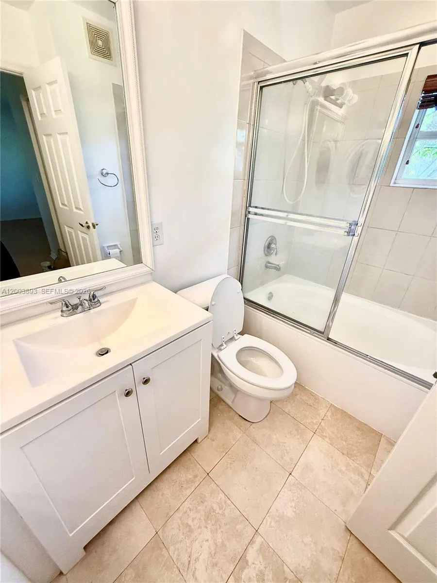 2206 NW 170th Ave, Pembroke Pines FL 33028