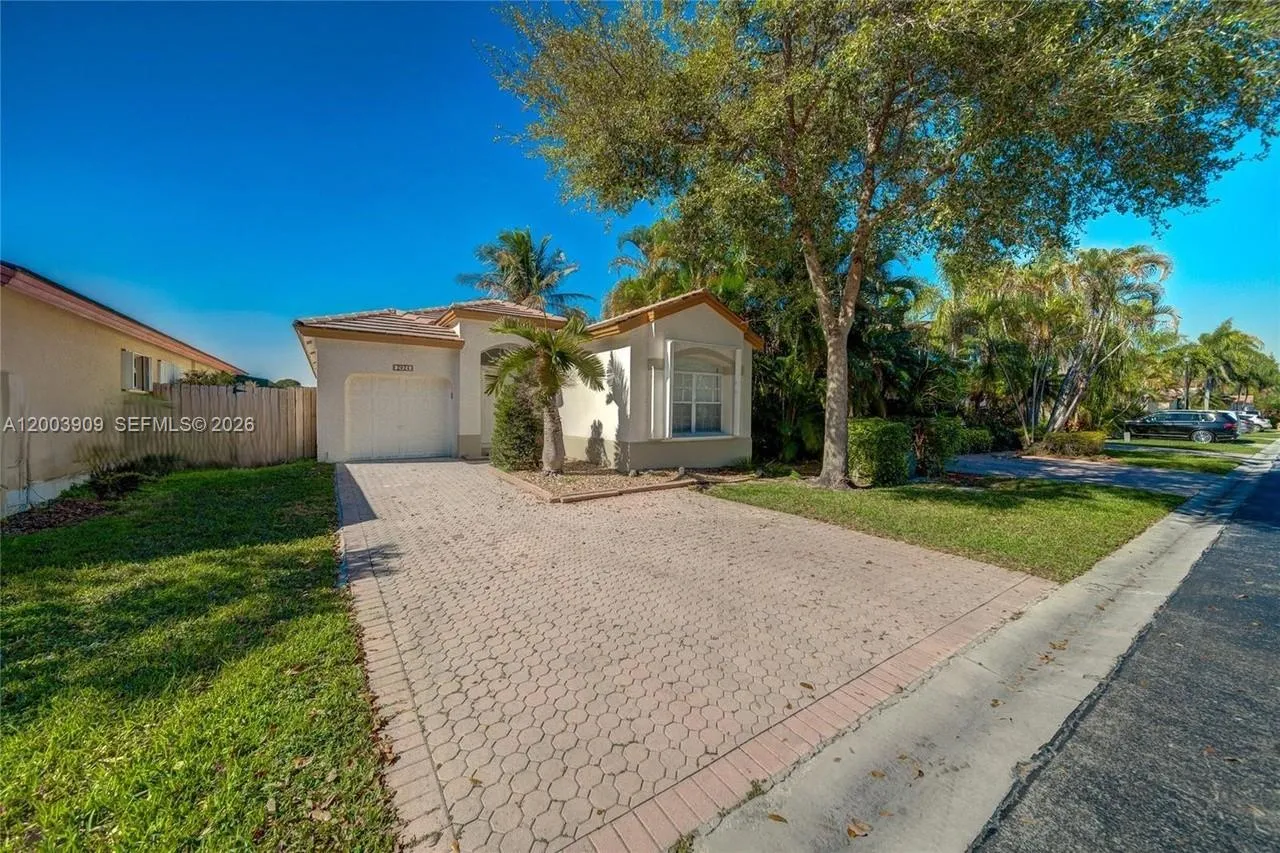 2924 NW 99th Pl, Doral FL 33172