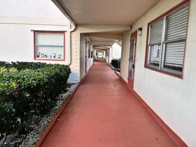 8 Saxony A # 8, Delray Beach FL 33446