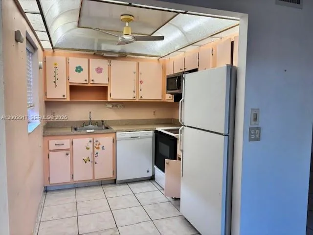 8 Saxony A # 8, Delray Beach FL 33446