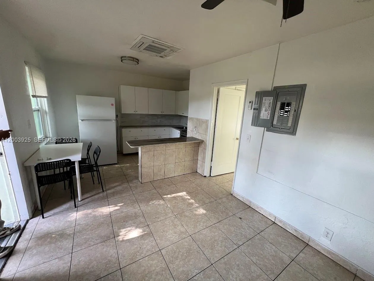 705-713 NE 3rd St # 9, Hallandale Beach FL 33009