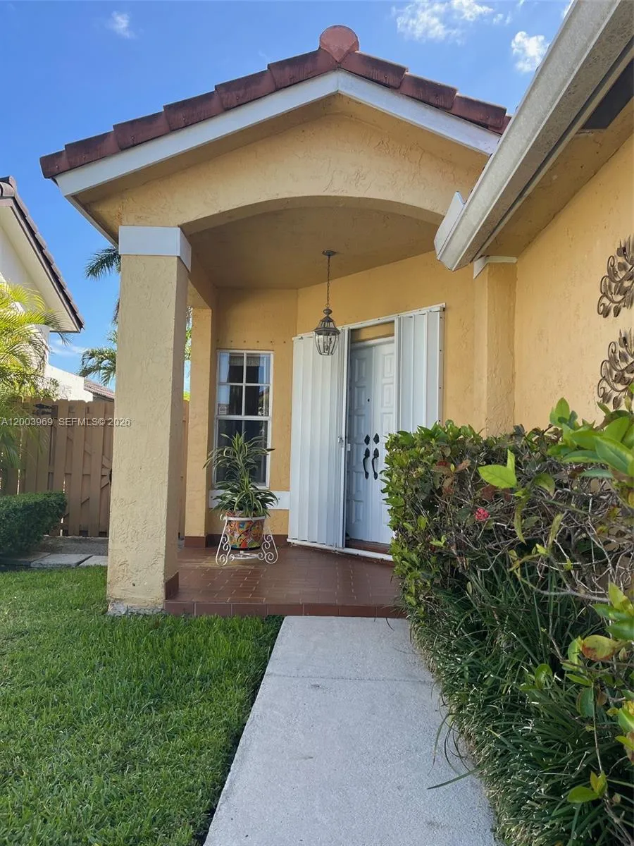 6061 SW 128th Ct, Miami FL 33183
