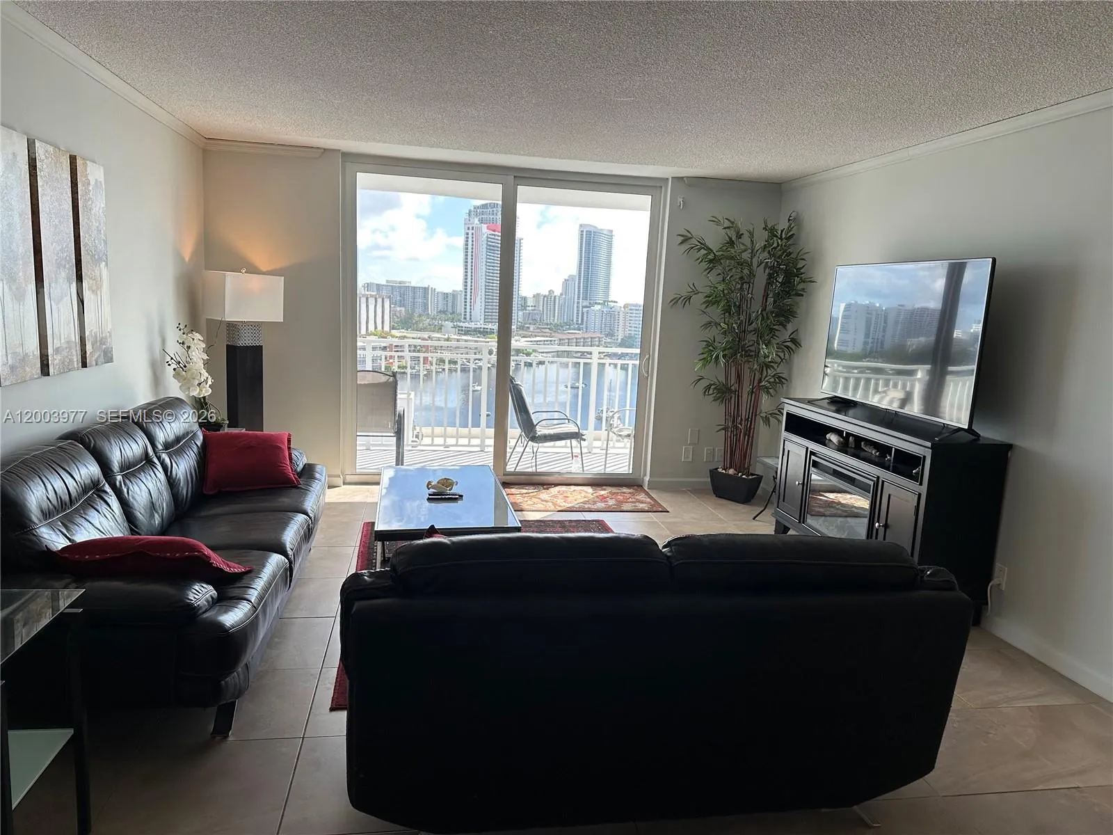 427 Golden Isles Dr # 14E, Hallandale Beach FL 33009