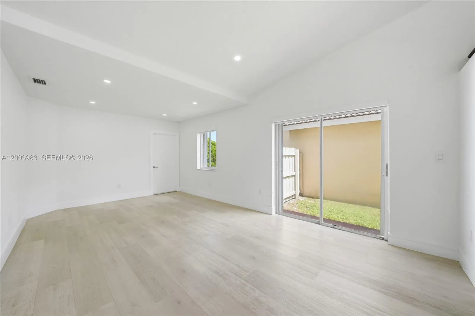 6136 NW 181st Terr Cir W, Hialeah FL 33015