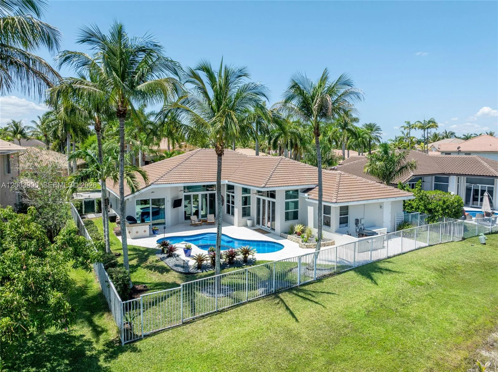1776 Victoria Pointe Cir, Weston FL 33327