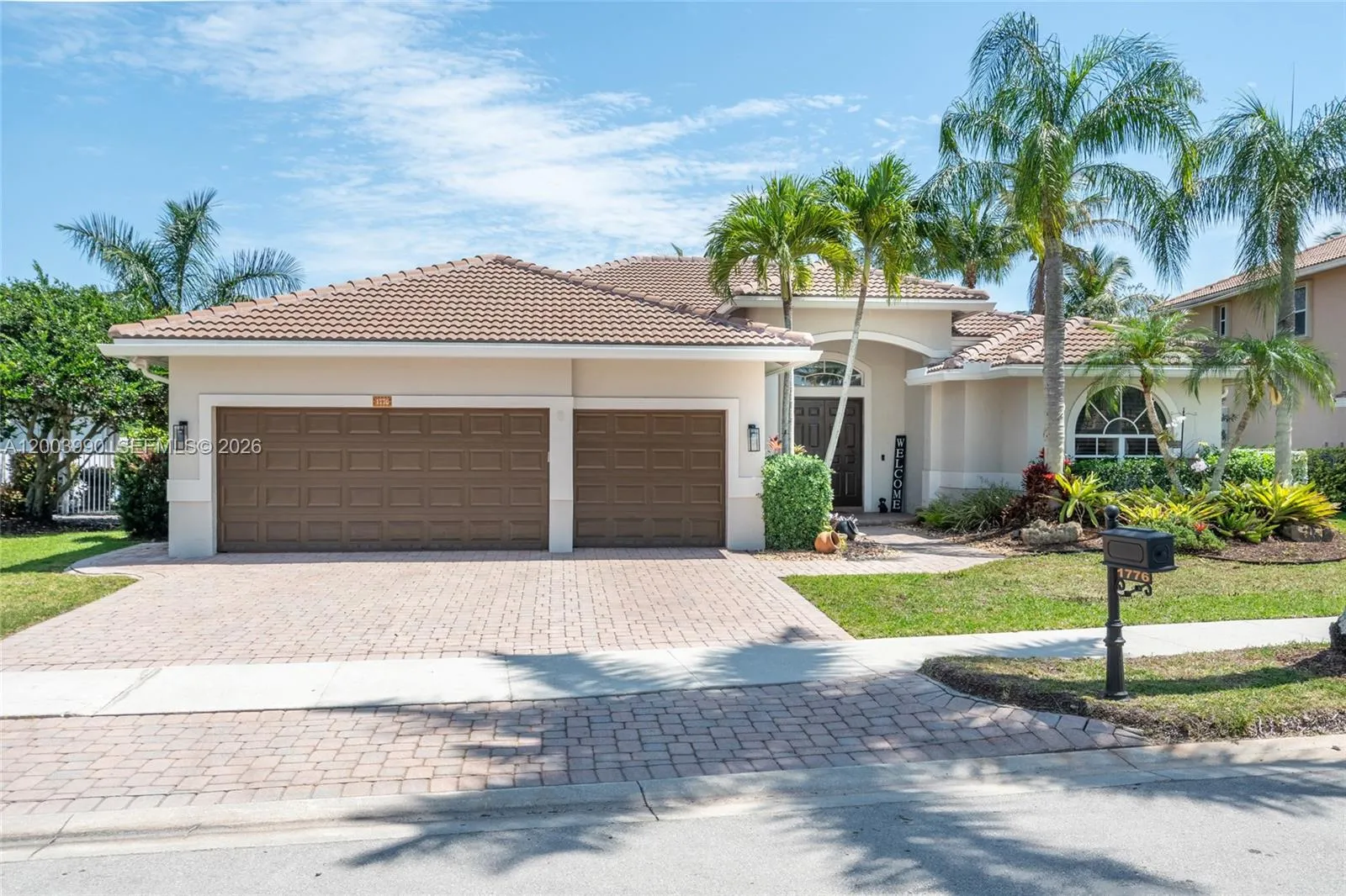1776 Victoria Pointe Cir, Weston FL 33327