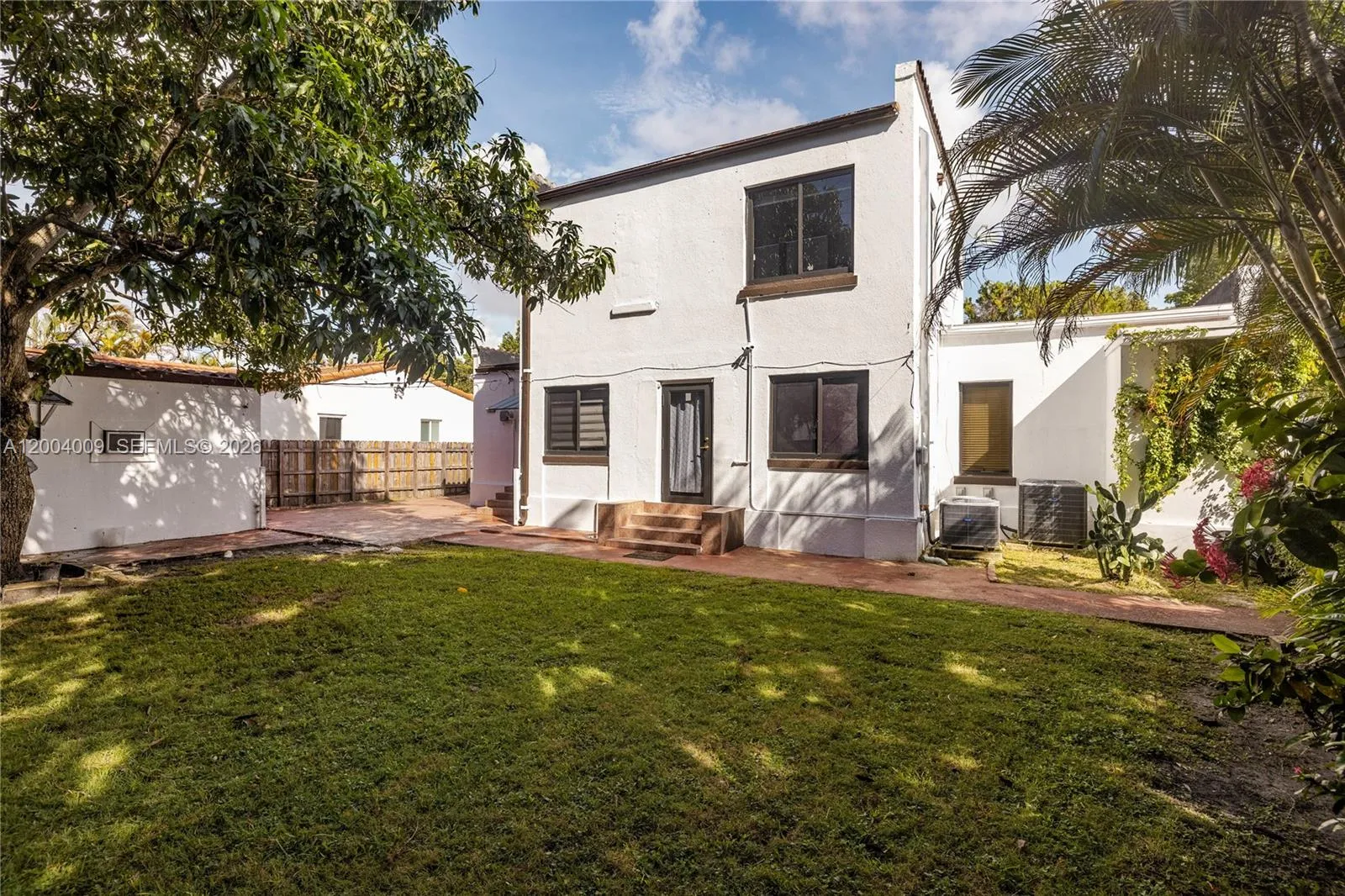 2152 SW 10th St, Miami FL 33135