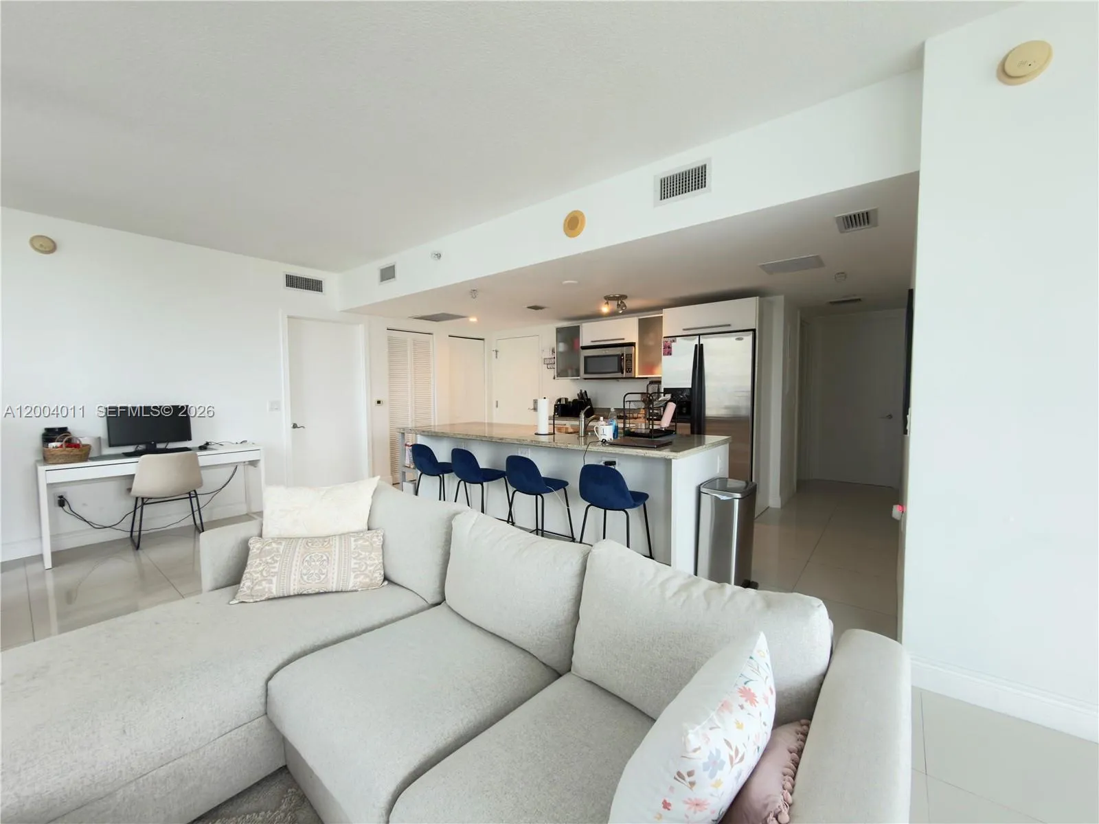 185 SW 7th St # 2711, Miami FL 33130