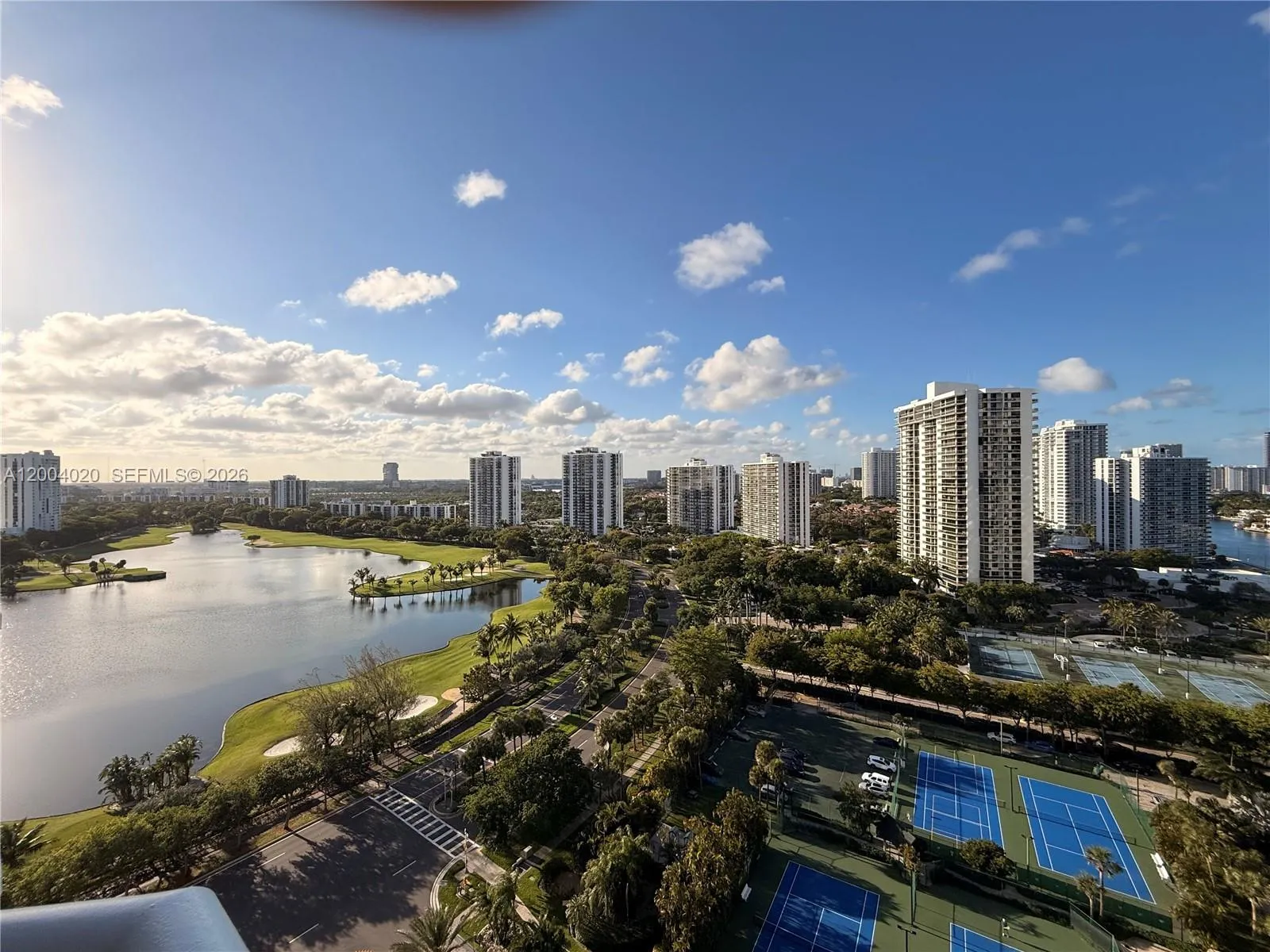 3 bedroom 2 bath for sale at 20185 E Country Club Dr # 1907, Aventura FL 33180