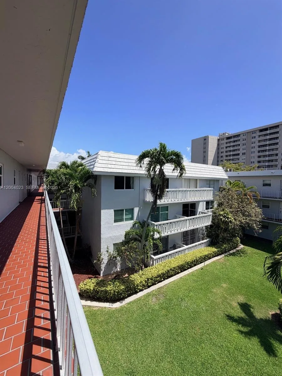 100 Edgewater Dr # 312, Coral Gables FL 33133