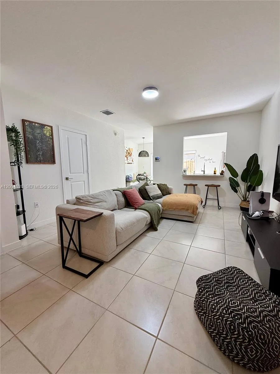 487 NE 5th St, Florida City FL 33034