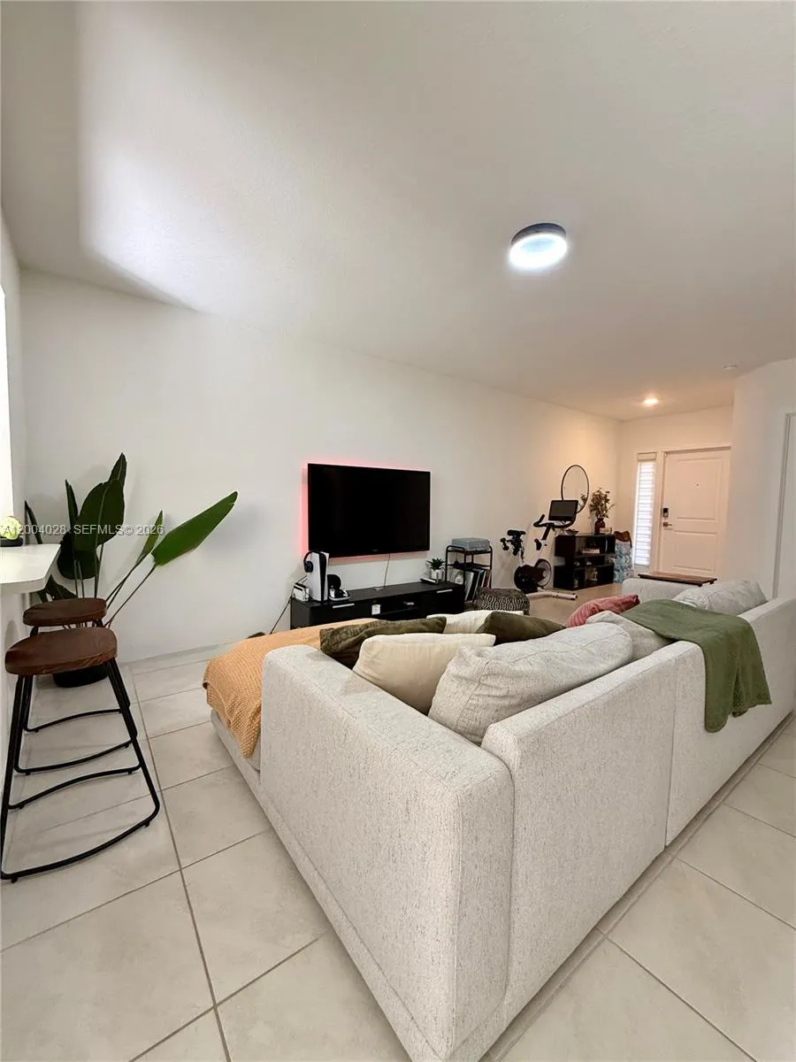 487 NE 5th St, Florida City FL 33034