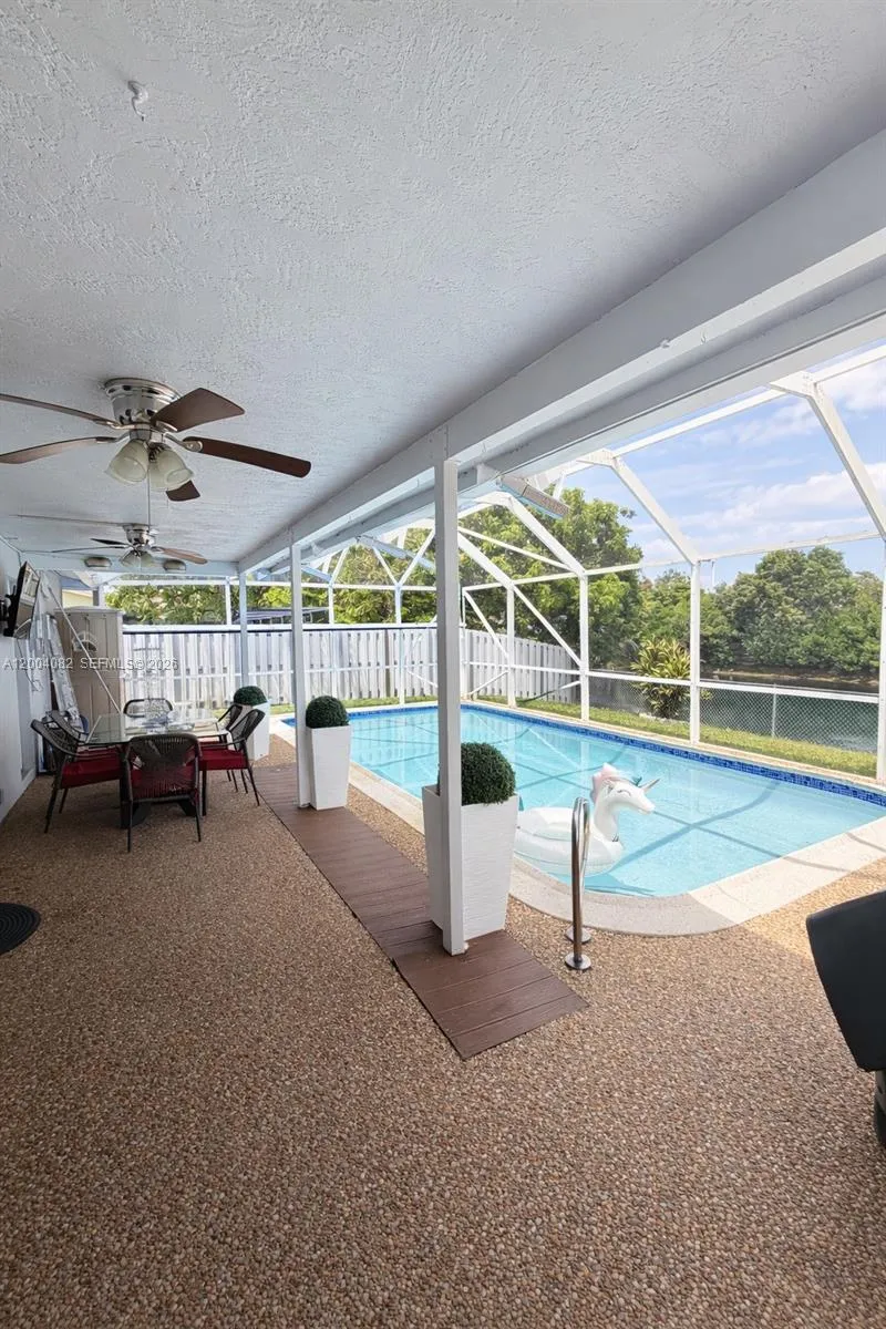 8085 NW 21st St, Sunrise FL 33322