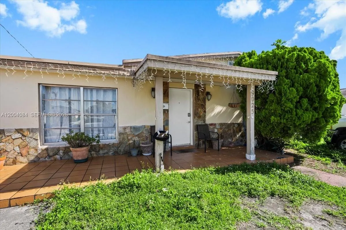 9025 SW 36th St, Miami FL 33165