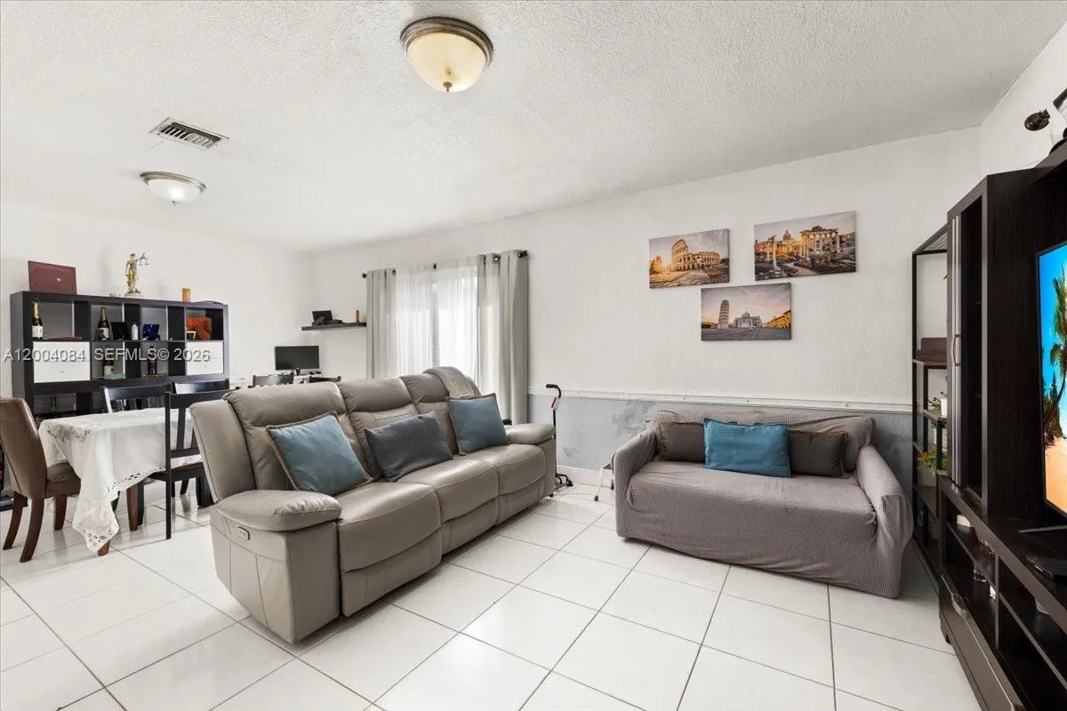 9025 SW 36th St, Miami FL 33165