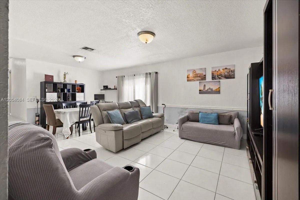 9025 SW 36th St, Miami FL 33165